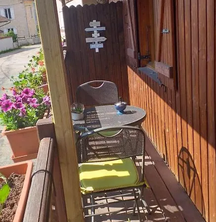 Au Petit Bonheur Bed & Breakfast *